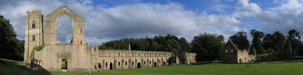 FOUNTAINS ABBEY RUINS