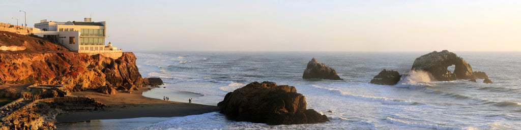 CLIFF HOUSE AND SEAL ROCKS IN SAN FRANCISCO