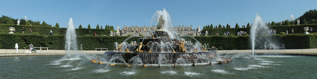 FOUNTAIN IN THE PARC DE VERSAILLES