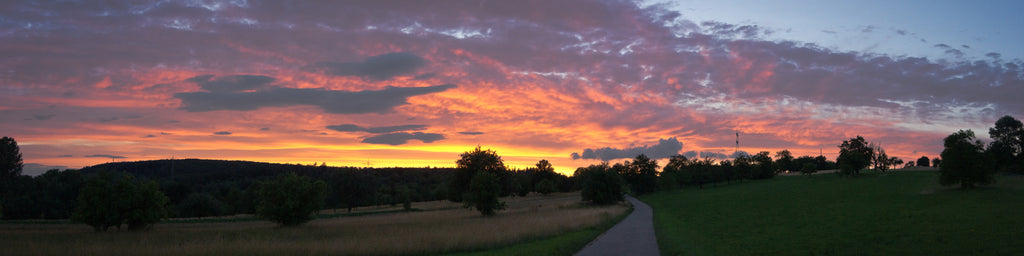 GOLDEN SUNSET OVER THE VALLEY