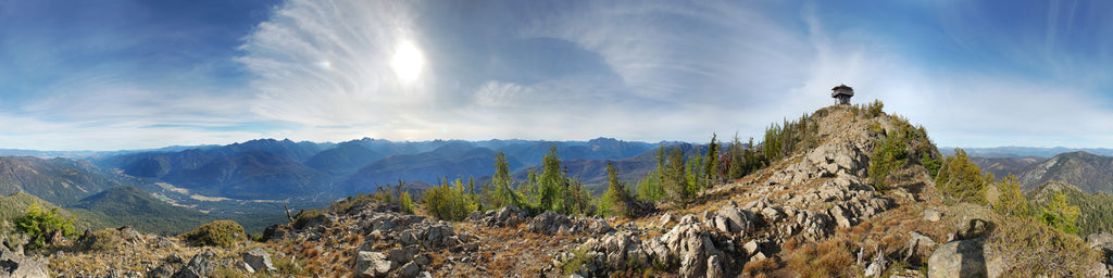 MOUNTAIN RANGE THROUGH THE VALLEY